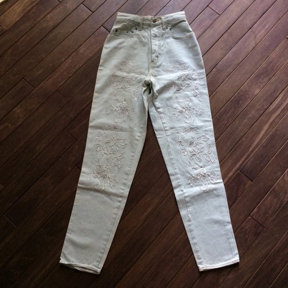 Forenza Denim - Vintage High Waisted Embroidered Light Wash Jeans
